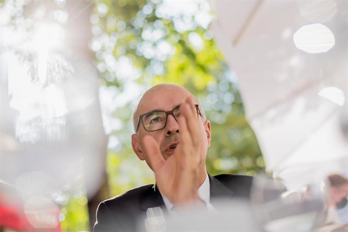 Archivo - FILED - 08 September 2021, Berlin: Achim Wambach, President of the Centre for European Economic Research (ZEW), talks to the Deutsche Presse-Agentur during an interview in a Berlin restaurant. Photo: Christoph Soeder/dpa