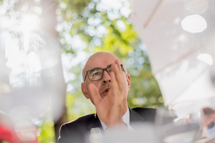 Archivo - FILED - 08 September 2021, Berlin: Achim Wambach, President of the Centre for European Economic Research (ZEW), talks to the Deutsche Presse-Agentur during an interview in a Berlin restaurant. Photo: Christoph Soeder/dpa