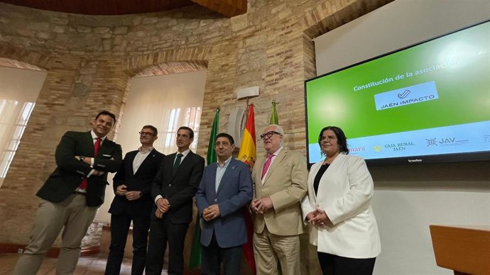Participantes en el acto de constitución de la Asociación Jaén Impacto.