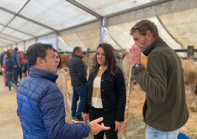 Archivo - La portavoz de Vox en la Junta General, Carolina López, en el  Concurso de Ganado Caballar y Vacuno de Cabañaquinta (Aller) en una imagen de archivo.