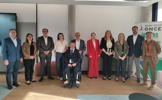 Foto de familia del fallo de los Premios Solidarios Grupo Social Once Castilla y León 2026