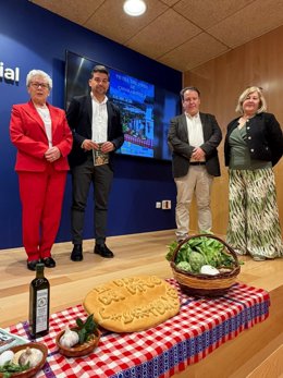 El Vicepresidente De Infraestructuras Y Territorio Sostenible, Cristóbal Ortega, Presenta El Día Del Pipeo Junto Al Alcalde De Casarabonela, Antonio Campos.