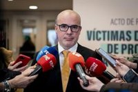 El delegado acusa a administraciones del PP de hacer "lo posible y lo imposible" por "boicotear" la regularización