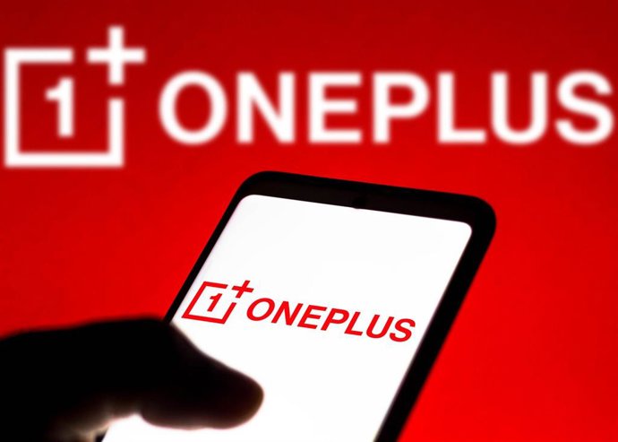 Archivo - Ilustración con el logo de OnePlus en un dispositivo.