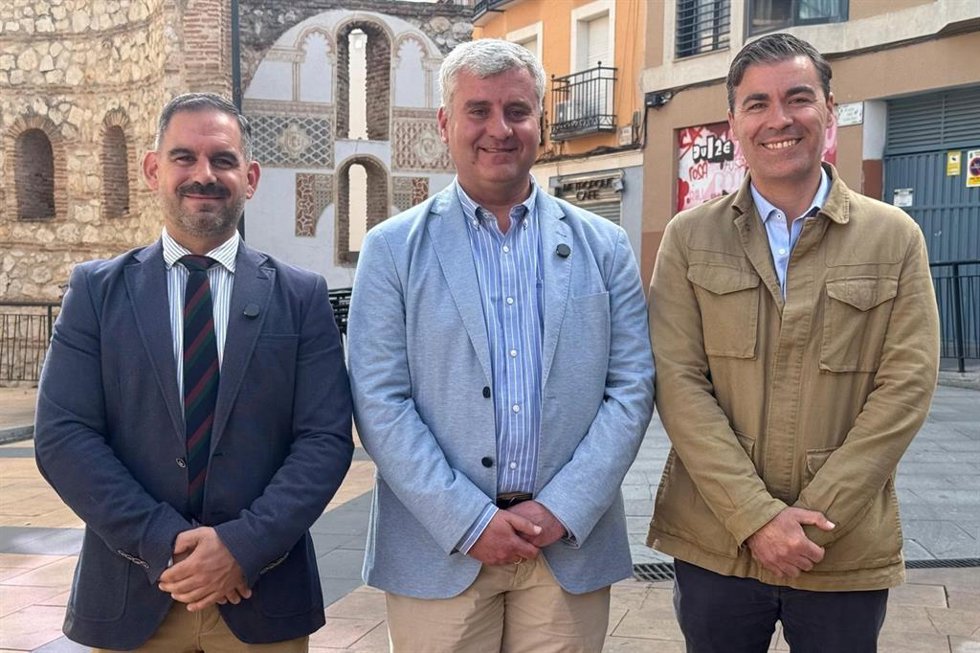 El concejal de Hacienda de Guadalajara, Alfonso Esteban; el concejal de Servicios Municipales, David García; y el concejal de Infraestructuras, Santiago López Pomeda.