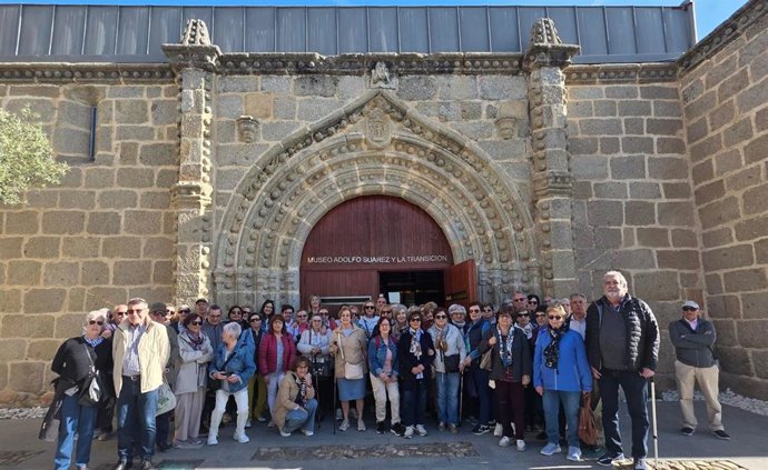 El Ayuntamiento de Ávila acerca a medio centenar de mayores a Cebreros con el programa 'Conoce tu provincia'.