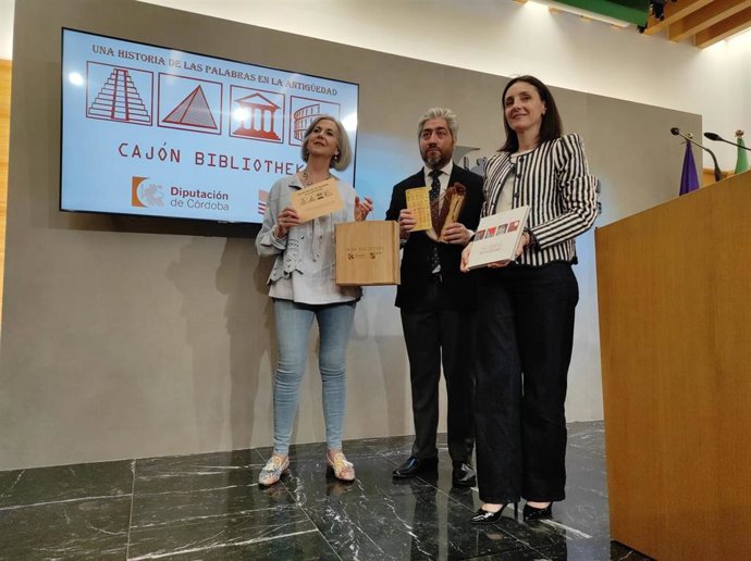 (Desde Izda.) Ferrer, Barbancho Y Siles, En La Presentación De La Segunda Fase Del Proyecto  'Una Historia De Las Palabras En La Antigüedad'.