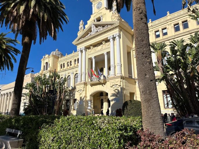 Archivo - Vista lateral del edificio principal de la Casa Consistorial de Málaga