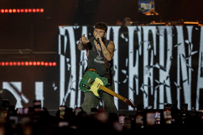 Archivo - El cantante Dani Fernández actúa en LOS40 Primavera Pop 2025, en el Movistar Arena, a 11 de abril de 2025, en Madrid (España). Se trata de uno de los eventos musicales más destacados del año, reuniendo a una impresionante lista de artistas nacio