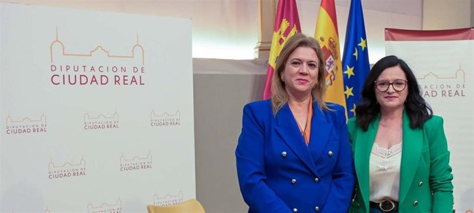 La portavoz del Equipo de Gobierno de la Diputación de Ciudad Real, Rocío Zarco, junto a la diputada provincial y delegada de la gestión del Área de Apoyo a los Municipios, Maribel Mansilla.