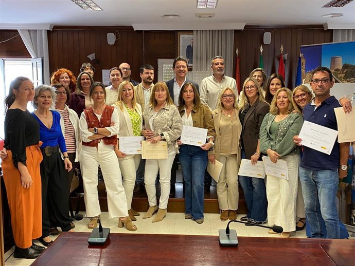 El delegado territorial de Empleo, Empresa y Trabajo Autónomo de la Junta en Cádiz, Daniel Sánchez Román, en la entrega de certificados profesionales del programa de empleo y formación 'Mas Janda Interior' en Alcalá de los Gazules.