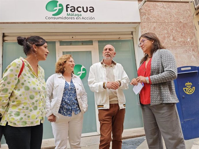 El candidato de Por Andalucía por la provincia de Málaga a las próximas elecciones autonómicas, Ernesto Alba, en un encuentro con FAcua.