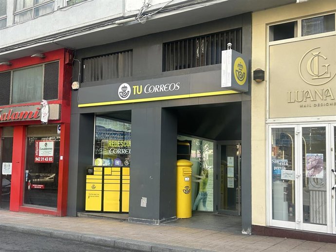 Oficina de Correos en la calle Vargas de Santander.
