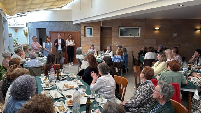 Encuentro del PSOE en Torreperogil con asociaciones de mujeres