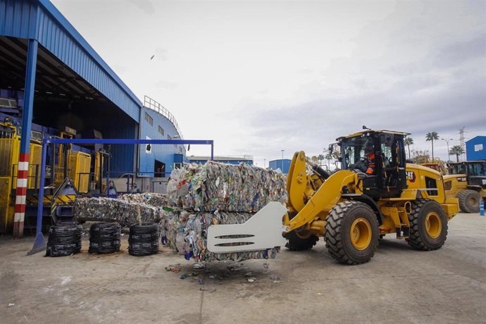 Archivo - Recogida de residuos en una imagen de archivo.