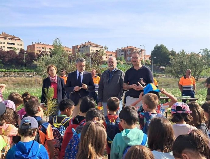 El alcalde de Logroño defiende la plantación de arbolado como medida para que la ciudad sea sostenible y saludable