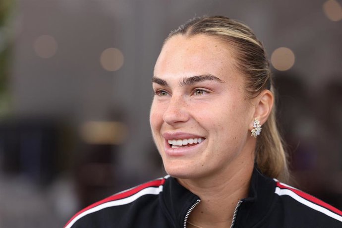 La tenista bielorrusa Aryna Sabalenka atendiendo a los medios de comunicación en el Mutua Madrid Open.