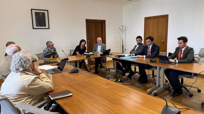 El Consejero De Fomento E Infraestructuras, Jorge García Montoro, Junto Al Alcalde De La Unión, Joaquín Zapata, Durante La Reunión En El Ministerio Para Abordar La Recuperación De La Bahía De Portmán