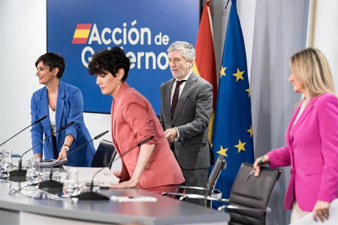 (I-D) La ministra de Vivienda y Agenda Urbana, Isabel Rodríguez, el ministro del Interior, Fernando Grande-Marlaska, la ministra portavoz, Elma Saiz, y la ministra de Educación, Milagros Tolón, durante la rueda de prensa posterior al Consejo de Ministros