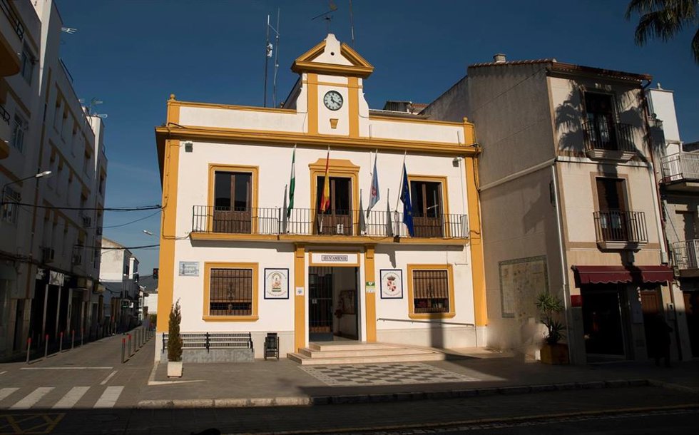 Archivo - Casa Consistorial de La Roda, en foto de recurso.