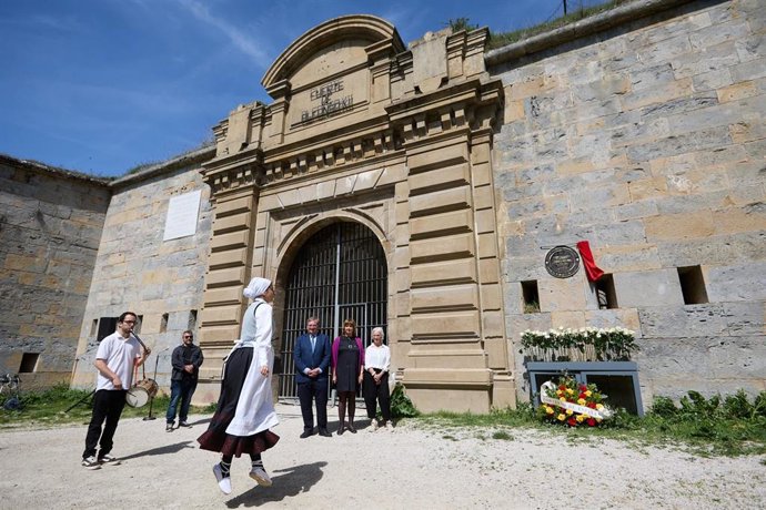 La vicepresidenta segunda Ana Ollo y el secretario de Estado de Memoria Democrática, Fernando Martínez, presiden el acto organizado con motivo de la Declaración del Fuerte de San Cristóbal como Lugar de Memoria Democrática