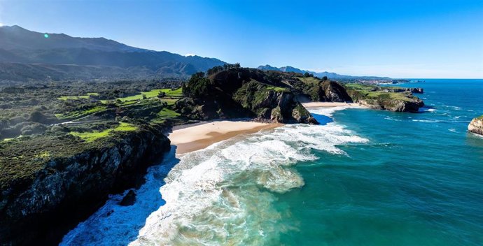 Playa de Andrín en Llanes.