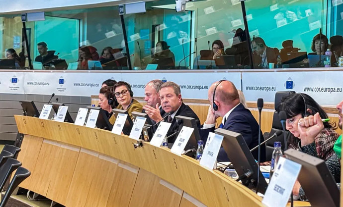 El presidente autonómico, Emiliano García-Page, en la 8ª Reunión de la Comisión de Recursos Naturales (NAT) del Comité de las Regiones (CdR).