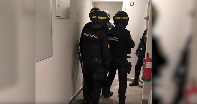 Intervención de agentes de la Policía Nacional contra el narcotráfico.