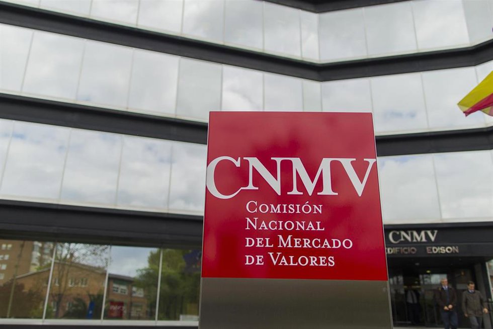 Archivo - Fachada de la Comisión Nacional del Mercado de Valores (CNMV).