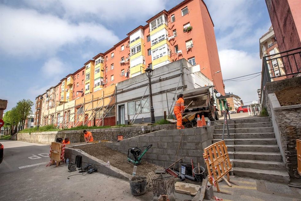 Camargo mejora seguridad y accesibilidad en la confluencia de Alcalde Arche y Avenida de la Libertad en Muriedas