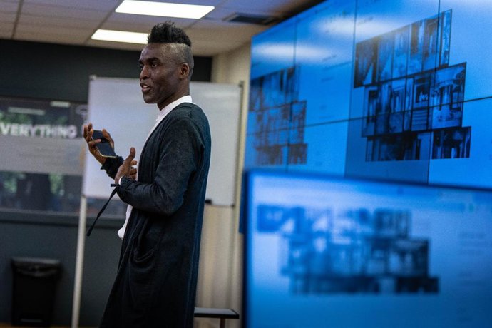 Artista internacional Januário Jano