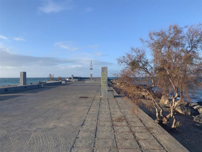 Archivo - Espigón de La Térmica, en Almería.