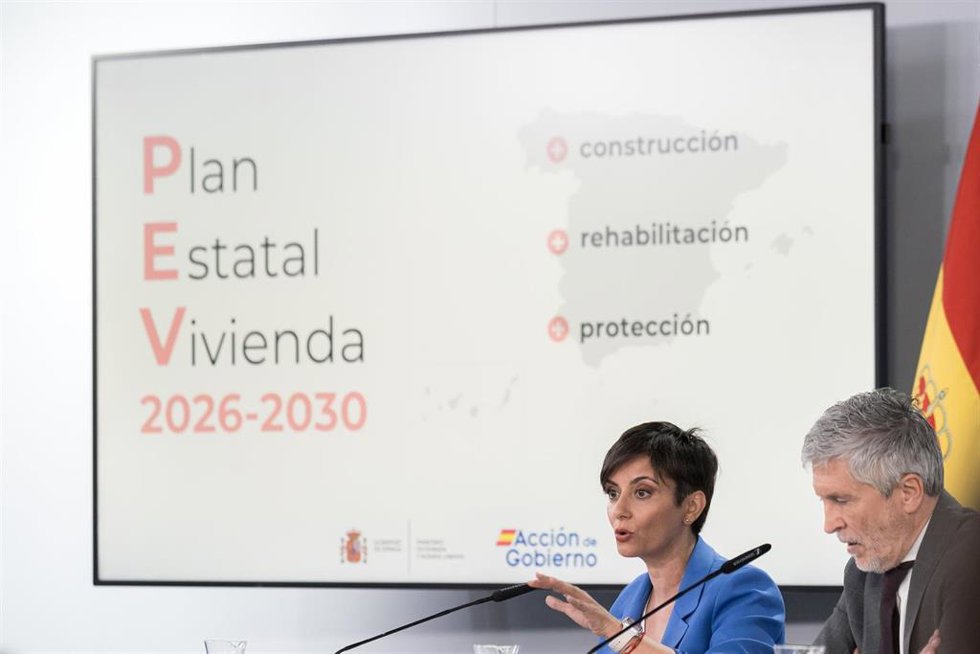 La ministra de Vivienda y Agenda Urbana, Isabel Rodríguez, durante una rueda de prensa posterior al Consejo de Ministros, a 21 de abril de 2026, en Madrid (España). 