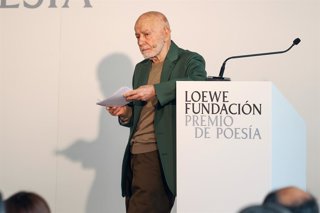 Archivo - El poeta Hugo Mujica durante la entrega del XXXVIII Premio Loewe de Poesía, a 11 de marzo de 2026, en Madrid (España).