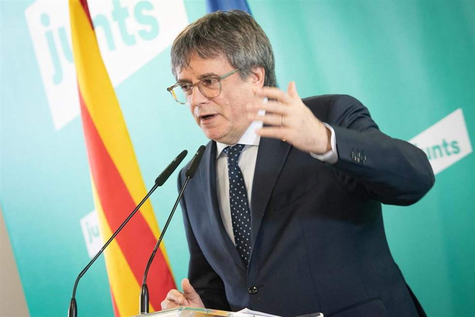 Archivo - El presidente de Junts, Carles Puigdemont, durante una rueda de prensa, en el espacio Les 5 Éléments, a 27 de octubre de 2025, en Perpignan (Francia).