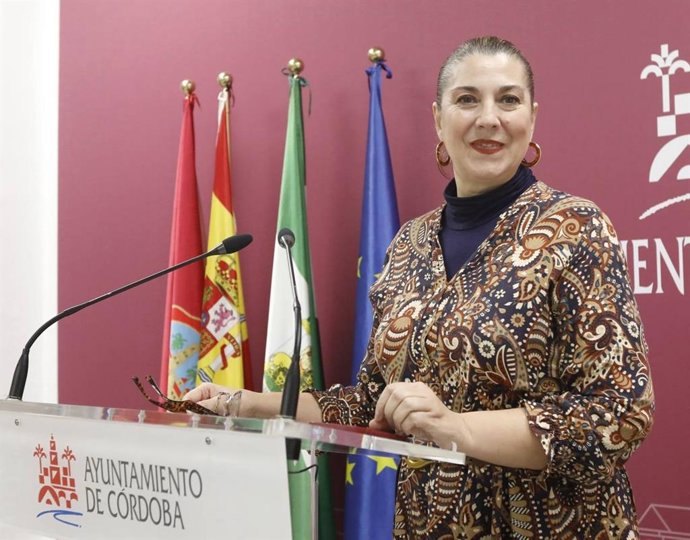 Archivo - La teniente de alcalde y delegada de Servicios Sociales en el Ayuntamiento de Córdoba, Eva Contador.