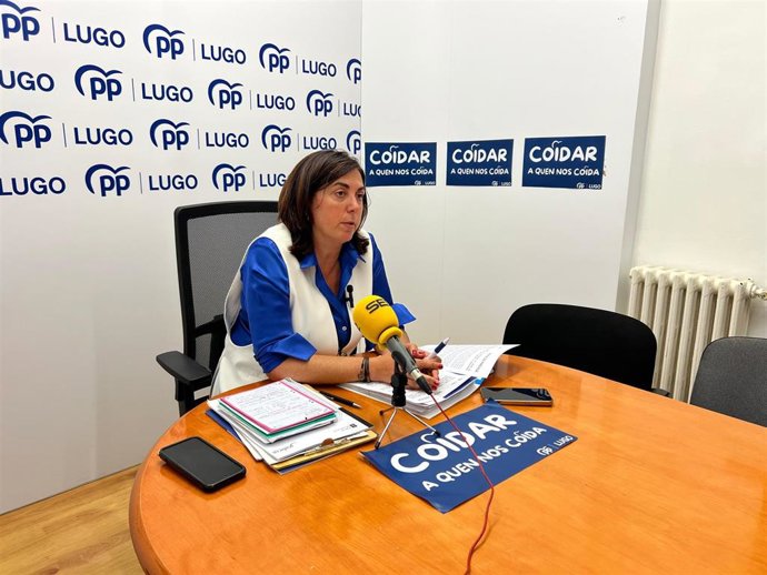 Archivo - La portavoz del PP de Lugo, Elena Candia, en rueda de prensa. Foto de archivo.