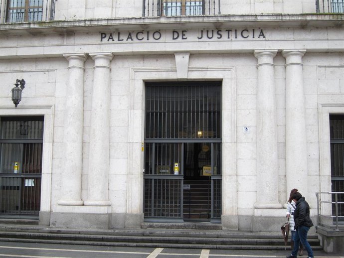 Archivo - Juicio en Valladolid a un trabajador de telemarketing por usar los datos de personas mayores para estafarles.