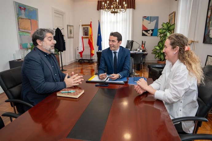 Casares se reúne con representantes del Colegio de Arquitectos de Cantabria