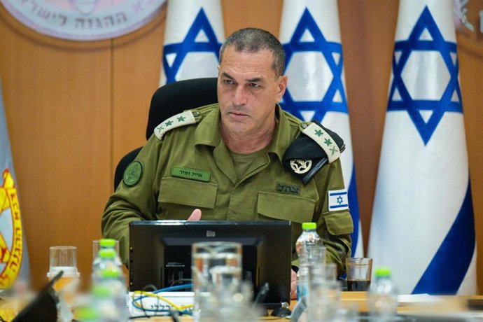Archivo - Arquivo - JERUSALÉM, 13 de agosto de 2025  -- Esta foto divulgada pelas Forças de Defesa de Israel (IDF) em 13 de agosto de 2025 mostra o chefe militar de Israel, Eyal Zamir, participando de uma reunião de autoridades de segurança. Na quarta-fei