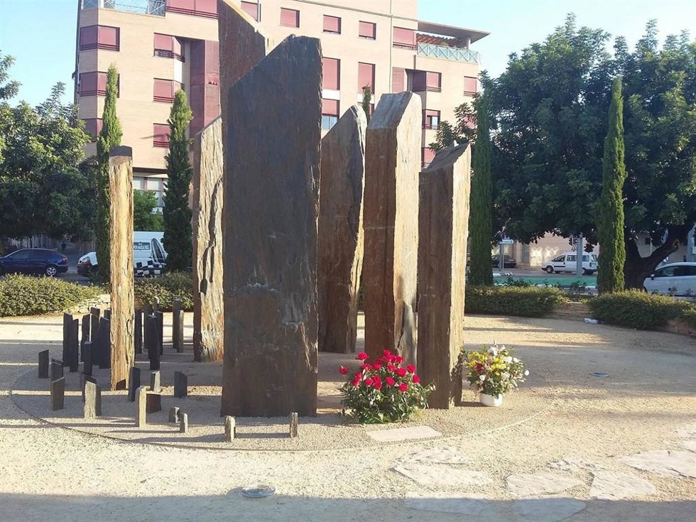 Espacio homenaje a las víctimas del metro
