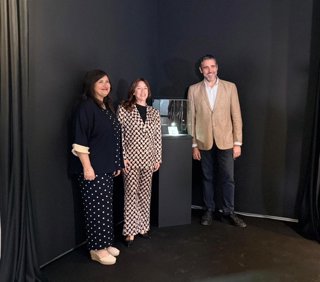 Acto de presentación de la pieza paleolítica singular en el Museo de Almería.