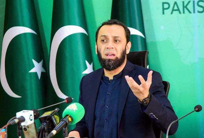 Archivo - Arquivo - 4 de outubro de 2024, Paquistão: ISLAMABAD, PAQUISTÃO, 4 DE OUTUBRO: O Ministro Federal da Informação e Radiodifusão, Attaullah Tarar, dirige-se aos jornalistas durante uma coletiva de imprensa realizada em Islamabad na sexta-feira, 4 