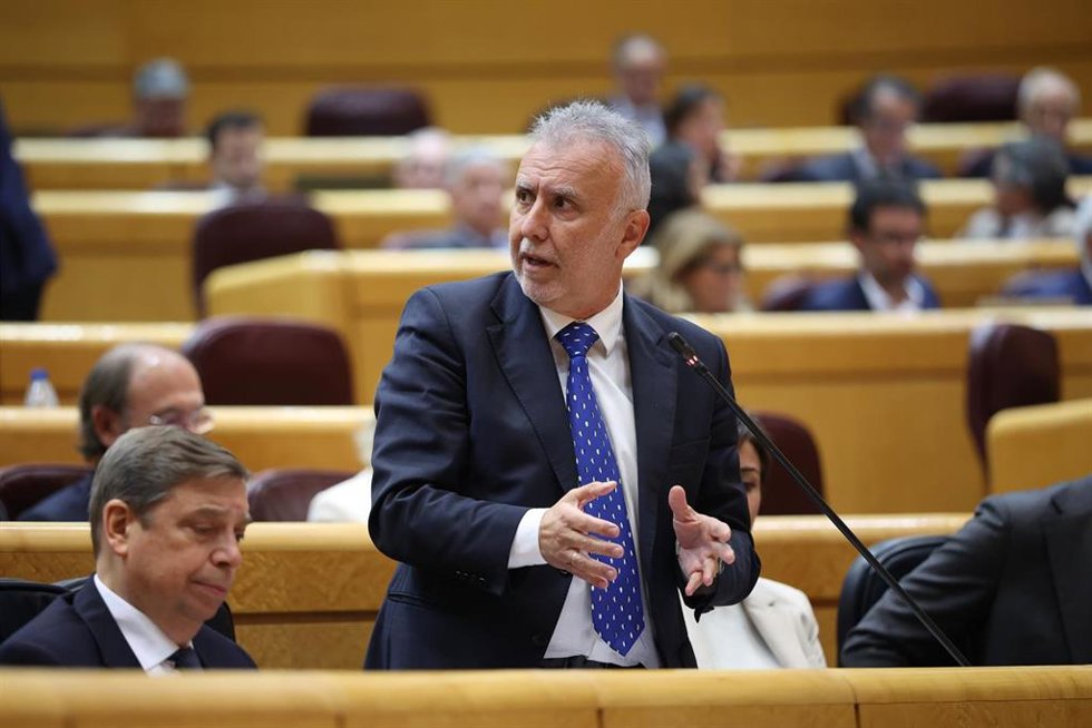 Archivo - El ministro de Política Territorial y Memoria Democrática, Ángel Víctor Torres, interviene durante una sesión plenaria en el Senado, a 17 de marzo de 2026, en Madrid (España). 