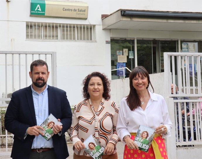 (Desde Izda.) Mariano Poyato, Alicia Moya Y Victoria Fernández, Ante El Centro De Salud De La Fuensanta.