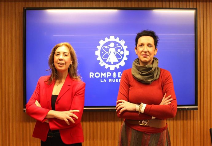 Cecilia Wolluschek, doctora en Ciencias Físicas, y Mónica Aguado, doctora en Ingeniería Industrial, participan en el quinto diálogo 'Rompiendo la rueda', organizado por TracasaWomenTIC.