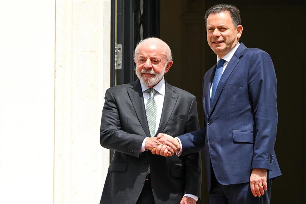 El presidente de Brasil, Luiz Inácio Lula da Silva, y el primer ministro portugués, Luís Montenegro, en Lisboa.