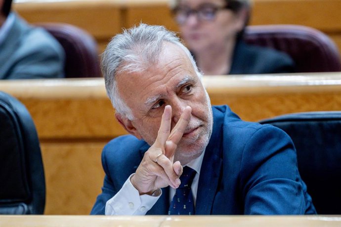 El ministro de Política Territorial y Memoria Democrática, Ángel Víctor Torres, durante la sesión de control al Gobierno, a 21 de abril de 2026, en Madrid (España). 