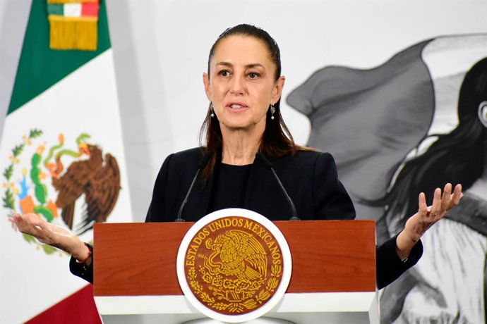 20 de abril de 2026, Cidade do México, Cdmx, México: A presidente do México, Claudia Sheinbaum Pardo, discursa durante uma coletiva de imprensa no Palácio Nacional, em 20 de abril de 2026, na Cidade do México, México.