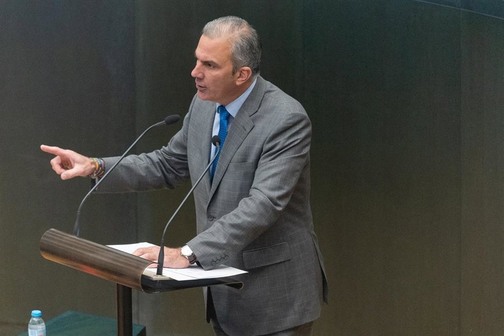 Archivo - El portavoz de VOX en el Ayuntamiento de Madrid, Javier Ortega Smith, durante una sesión ordinaria del Pleno del Ayuntamiento de Madrid, en el Palacio de Cibeles, a 28 de octubre de 2025, en Madrid (España).